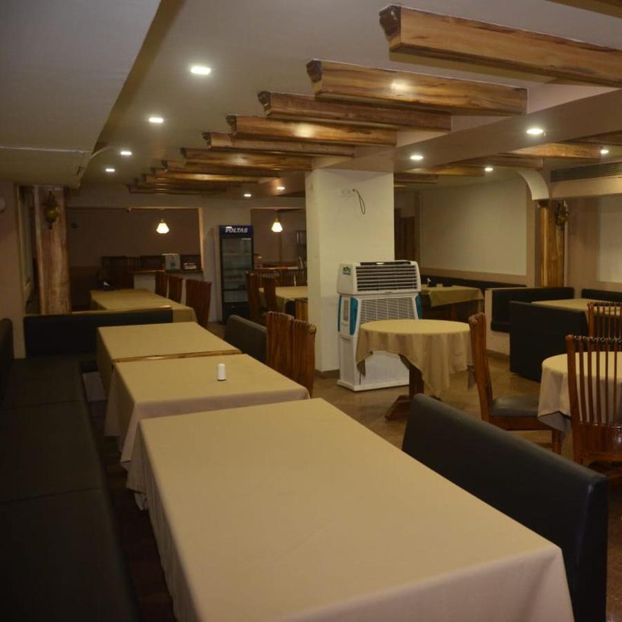 Hotel Poonam Rāipur 외부 사진