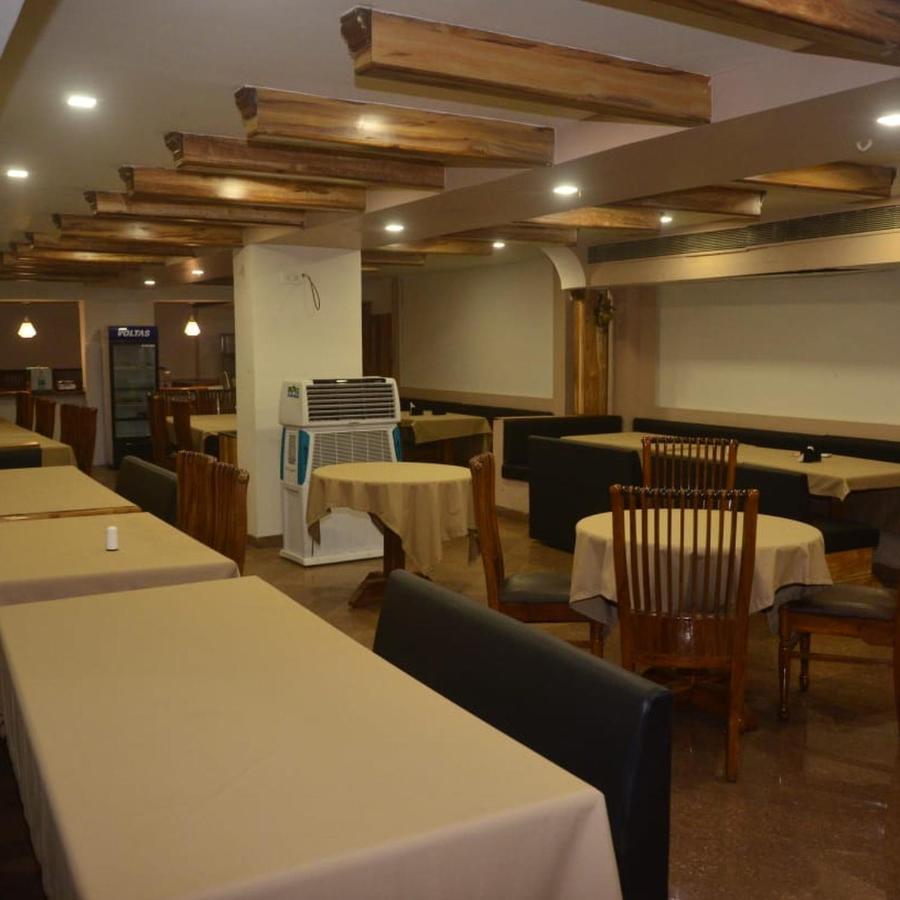 Hotel Poonam Rāipur 외부 사진