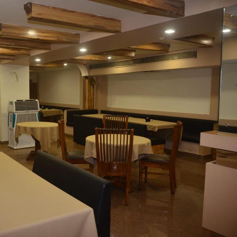 Hotel Poonam Rāipur 외부 사진