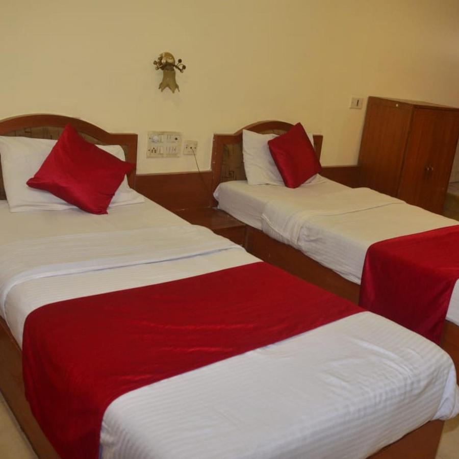 Hotel Poonam Rāipur 외부 사진
