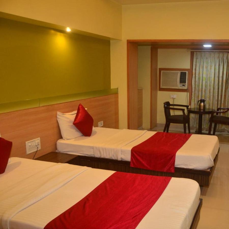 Hotel Poonam Rāipur 외부 사진