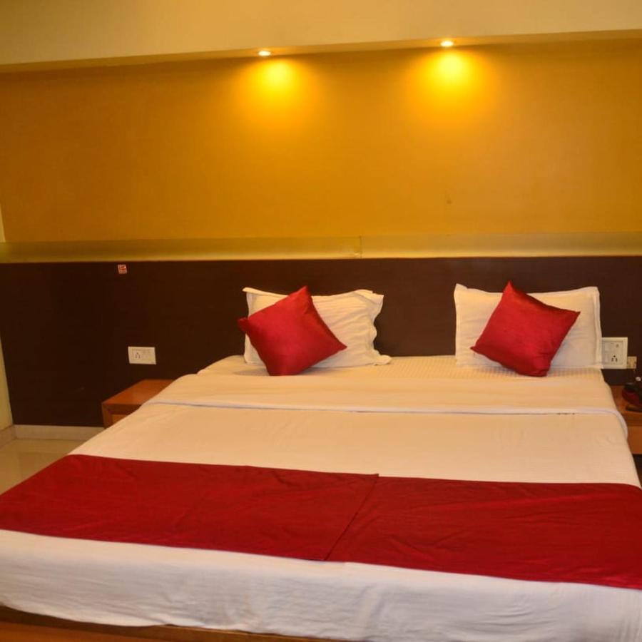 Hotel Poonam Rāipur 외부 사진
