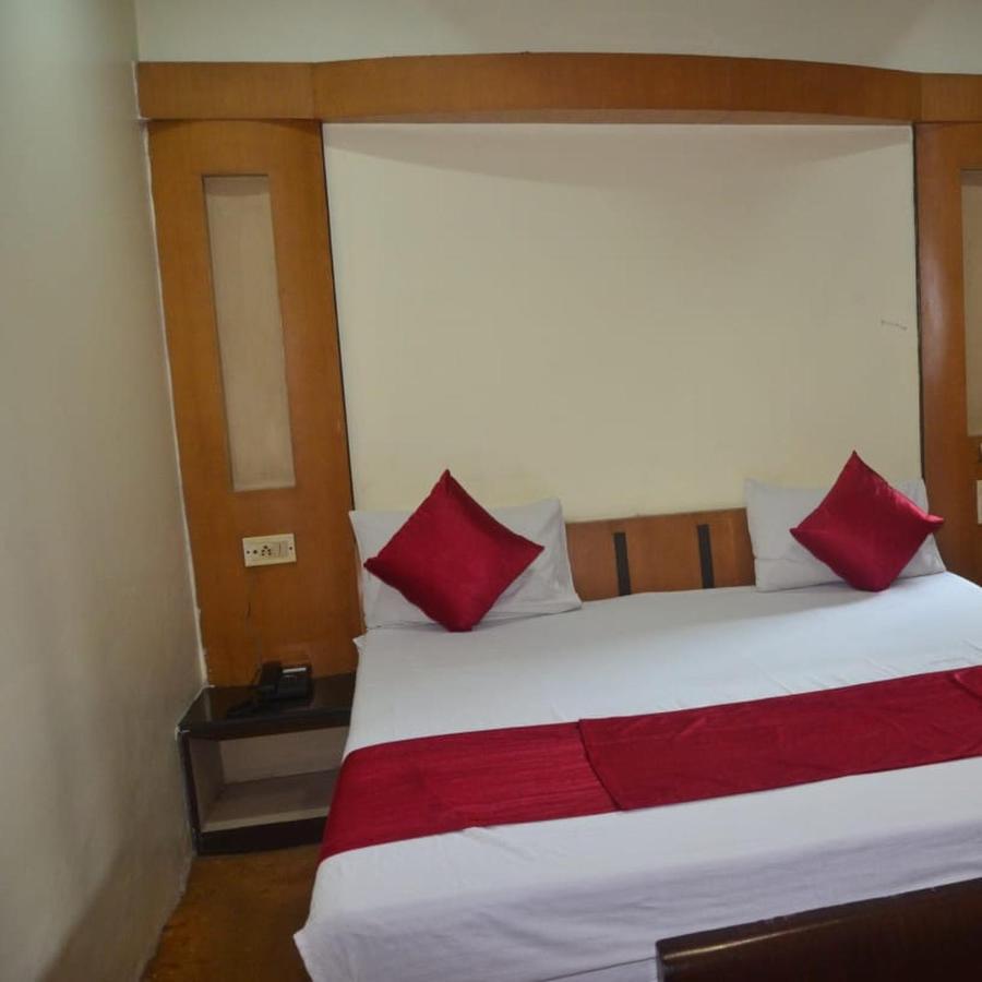Hotel Poonam Rāipur 외부 사진