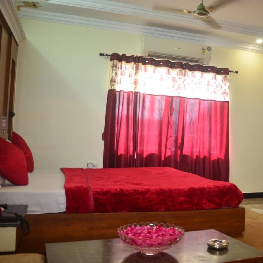 Hotel Poonam Rāipur 외부 사진
