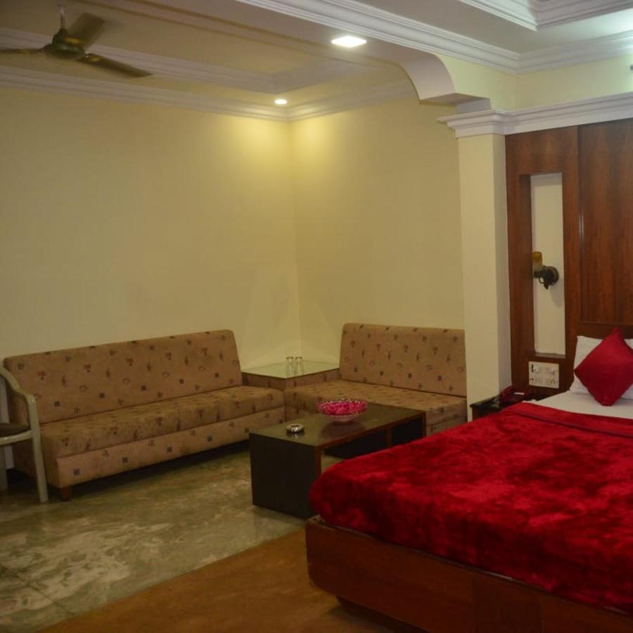 Hotel Poonam Rāipur 외부 사진
