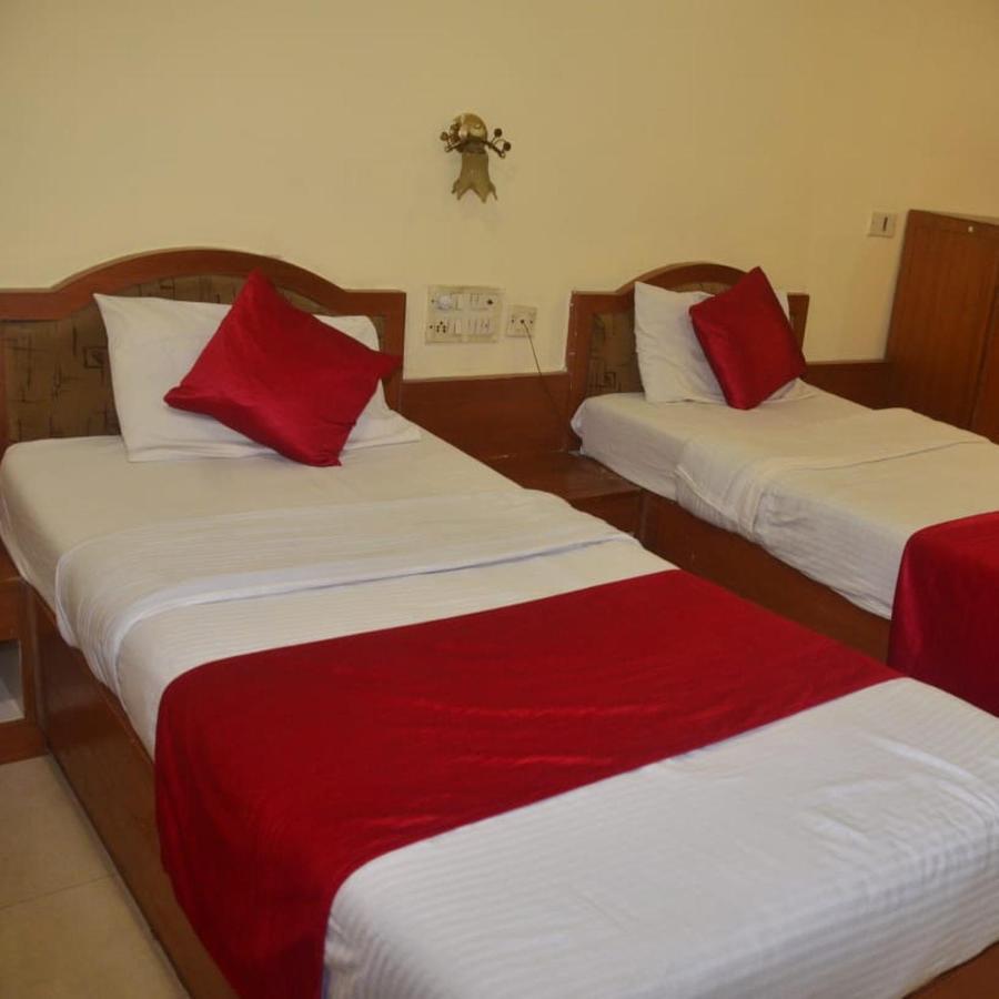 Hotel Poonam Rāipur 외부 사진