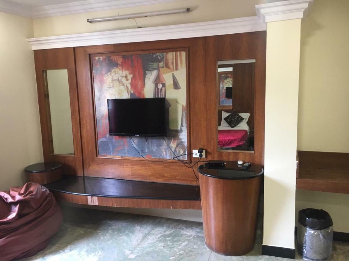 Hotel Poonam Rāipur 외부 사진