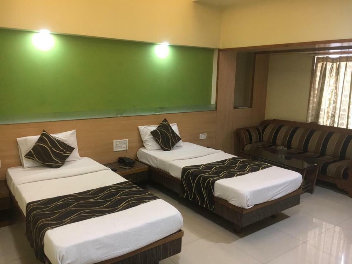 Hotel Poonam Rāipur 외부 사진