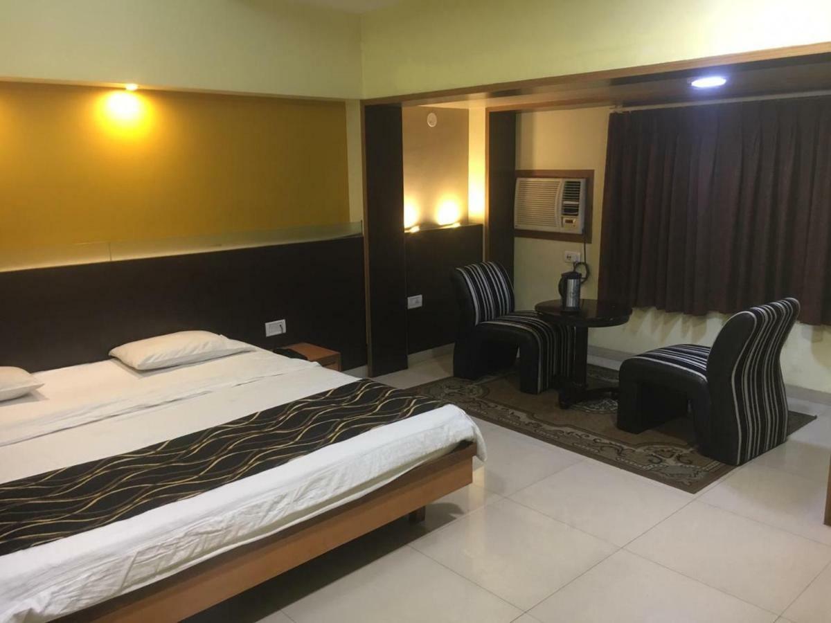 Hotel Poonam Rāipur 외부 사진